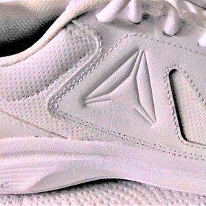 NEW REEBOK SNEAKERS SIZE 7.5